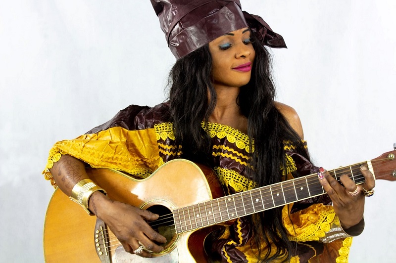 “Douwawo” d’Hadja Bintou Kouyaté : Au rythme du folklore mandingue